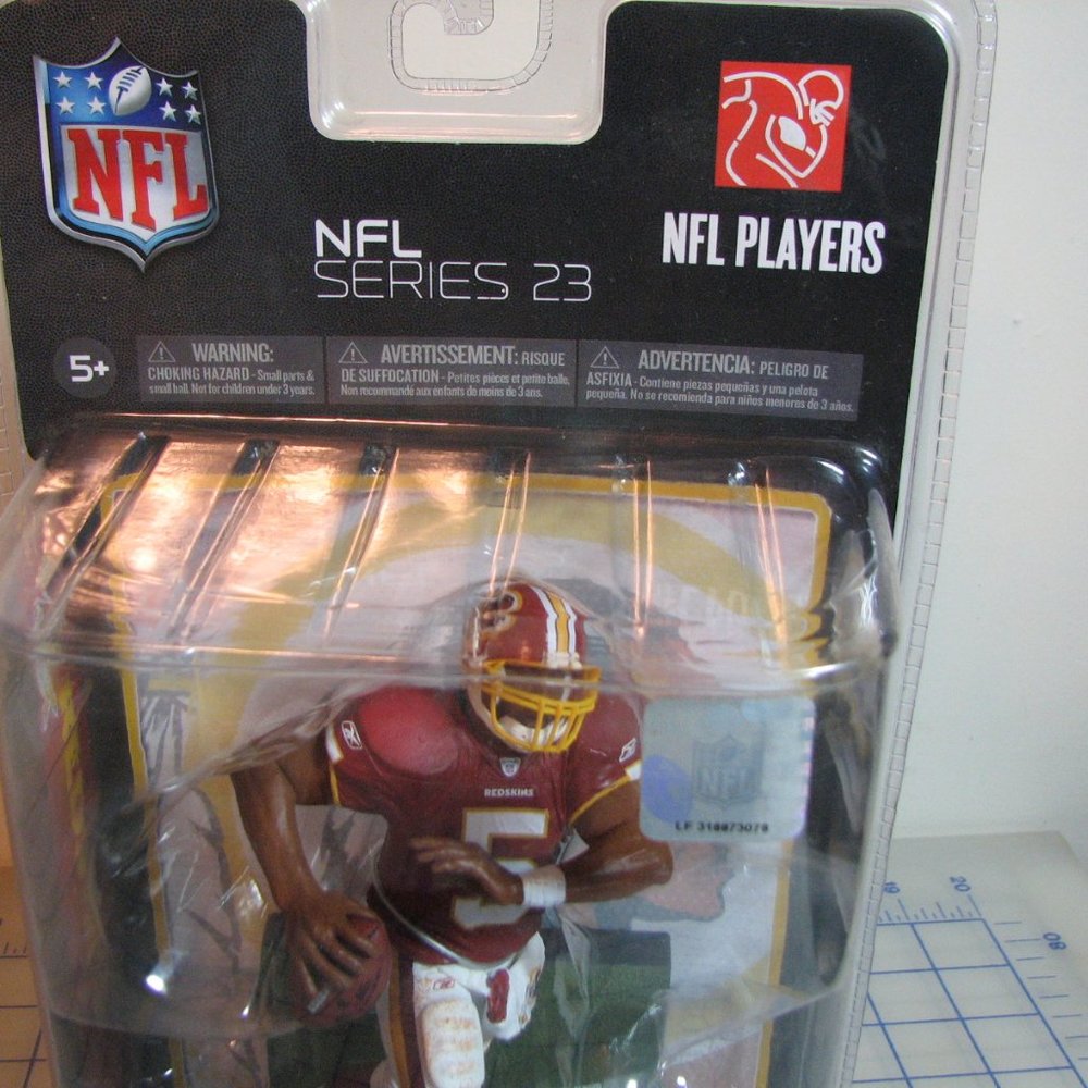 Action Figure - Picture 3 of 4